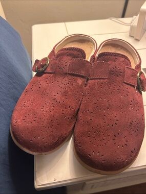 REVITALIGN Women's Suede Moccasin Clog - Burgundy